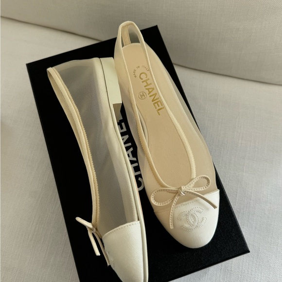 CHANEL Cream and Ivory Cap-Toe Ballet Flats - Picture 10 of 12